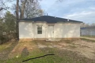 924 S 1st St, Conroe, TX 77301 - Photo 2