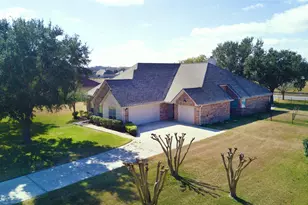 3327 River Bend Dr, Rosenberg, TX 77471 - Photo 2