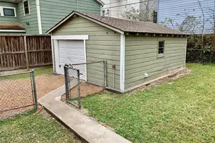 226 E 25th St, Houston, TX 77008 - Photo 12