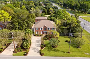 101 Rustic Ln, Friendswood, TX 77546 - Photo 2