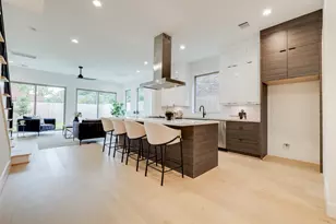 1634 Castle Ct, Houston, TX 77006 - Photo 6