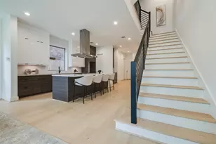 1634 Castle Ct, Houston, TX 77006 - Photo 18