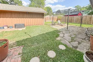 10503 Raritan Dr, Houston, TX 77043 - Photo 22