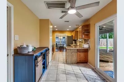14422 Oak Chase Dr Drive, Houston, TX 77062 - Photo 10