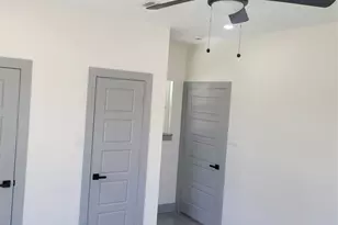 5807 Doulton Dr, Houston, TX 77033 - Photo 10