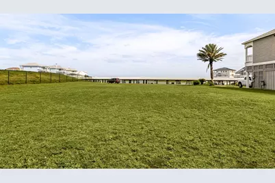 21127 W Sunset Bay Drive, Galveston, TX 77554 - Photo 4