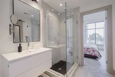 1901 Post Oak Boulevard #4102, Houston, TX 77056 - Photo 18