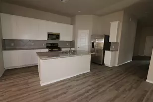 2015 Levant Ln, Baytown, TX 77523 - Photo 2