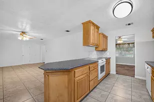 5222 Creekview Dr, La Porte, TX 77571 - Photo 6