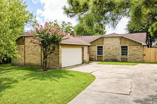 8710 Parkway Forest Dr, Houston, TX 77044 - Photo 2
