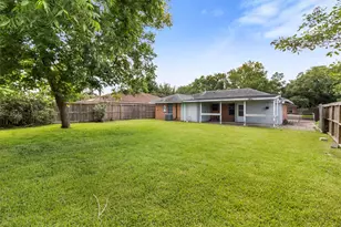 935 Creager St, Houston, TX 77034 - Photo 2