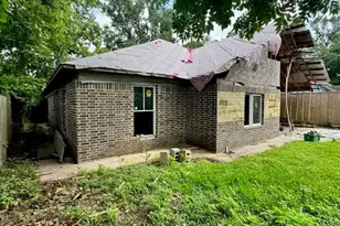 9318 Sherbourne St, Houston, TX 77016 - Photo 2