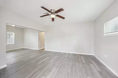 710 E Magnolia Street, Angleton, TX 77515 - Photo 2