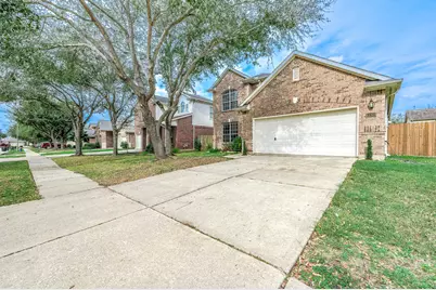 11303 Morning Cloud Drive, Pearland, TX 77584 - Photo 2