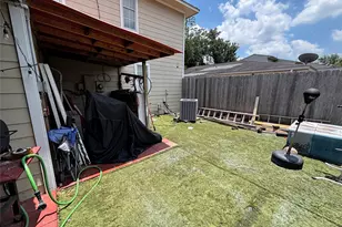 9717 Debbie Ln, Houston, TX 77038 - Photo 16