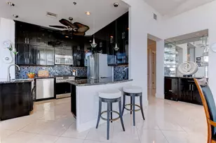 801 E Beach Dr, Galveston, TX 77550 - Photo 4