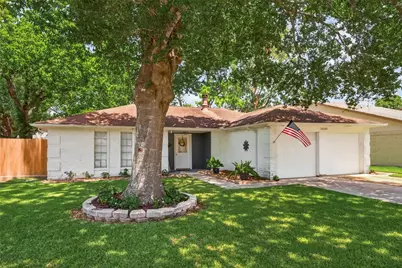 16203 Forest Bend Avenue, Friendswood, TX 77546 - Photo 2