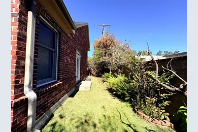 1 Waterford Gardens, Pinehurst, TX 77630 - Photo 18