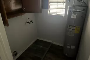 407 Branding Iron Cir, Angleton, TX 77515 - Photo 10