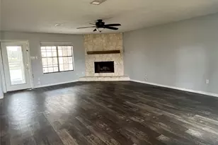 407 Branding Iron Cir, Angleton, TX 77515 - Photo 4