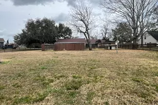 407 Branding Iron Cir, Angleton, TX 77515 - Photo 16