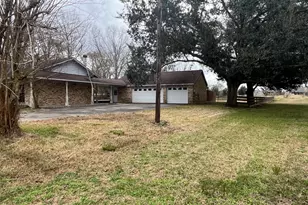 407 Branding Iron Cir, Angleton, TX 77515 - Photo 12