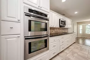 131 Cove Cir, Conroe, TX 77356 - Photo 14