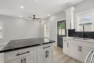 4719 Mallow St, Houston, TX 77033 - Photo 8