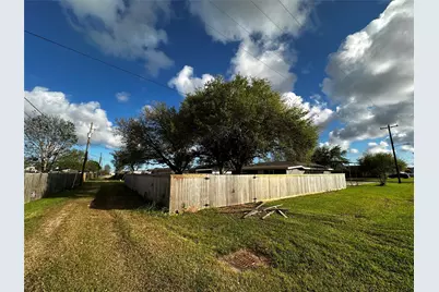 724 N Avenue F, Freeport, TX 77541 - Photo 28