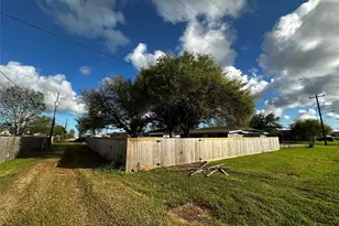 724 N Avenue F, Freeport, TX 77541 - Photo 28