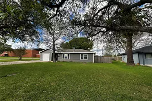 724 N Avenue F, Freeport, TX 77541 - Photo 2