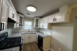 724 N Avenue F, Freeport, TX 77541 - Photo 12