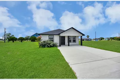 688 Swallow Drive, Palacios, TX 77465 - Photo 4
