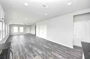 688 Swallow Dr, Palacios, TX 77465 - Photo 8