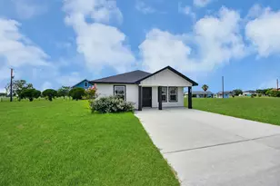 688 Swallow Dr, Palacios, TX 77465 - Photo 4