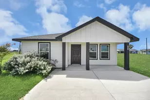 688 Swallow Dr, Palacios, TX 77465 - Photo 2