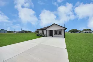 688 Swallow Dr, Palacios, TX 77465 - Photo 6