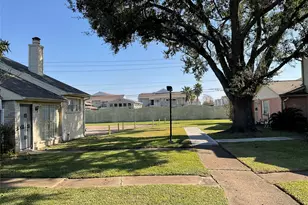 6649 Westwick Dr, Houston, TX 77072 - Photo 2