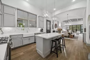 1907 W 25th St, Houston, TX 77008 - Photo 4