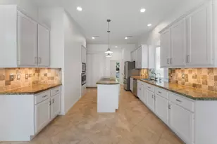 38 N Dragonwood Pl, Spring, TX 77381 - Photo 10