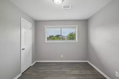 306 S Holmes Street, La Porte, TX 77571 - Photo 12
