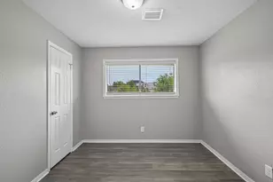 306 S Holmes St, La Porte, TX 77571 - Photo 12