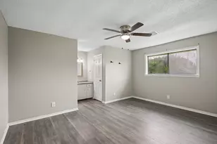306 S Holmes St, La Porte, TX 77571 - Photo 14