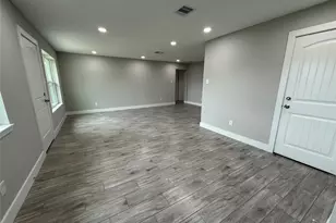 10007 Wren St, La Porte, TX 77571 - Photo 8