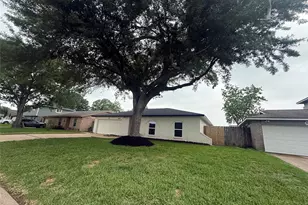 10007 Wren St, La Porte, TX 77571 - Photo 2