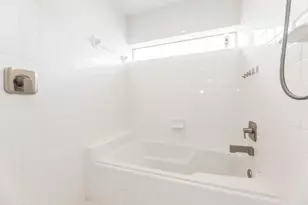2714 Chenevert St, Houston, TX 77004 - Photo 34
