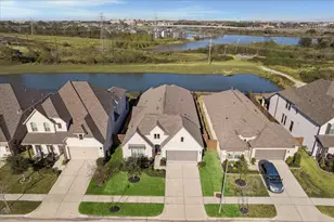925 Goose Creek St, Webster, TX 77598 - Photo 2