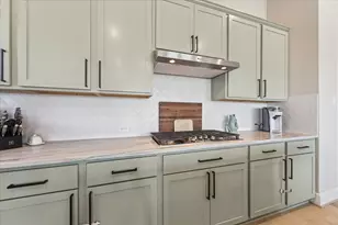 925 Goose Creek St, Webster, TX 77598 - Photo 6