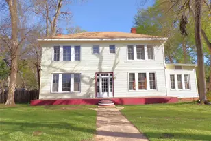 718 E Houston Ave, Crockett, TX 75835 - Photo 2