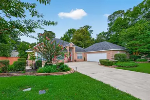 13 Wedgewood Blvd, Conroe, TX 77304 - Photo 1